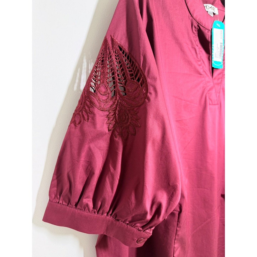 WD·NY Blouse Women 2X Burgundy NWT Eyelet Sleeve Split Neck Pullover Top - Picture 3 of 9